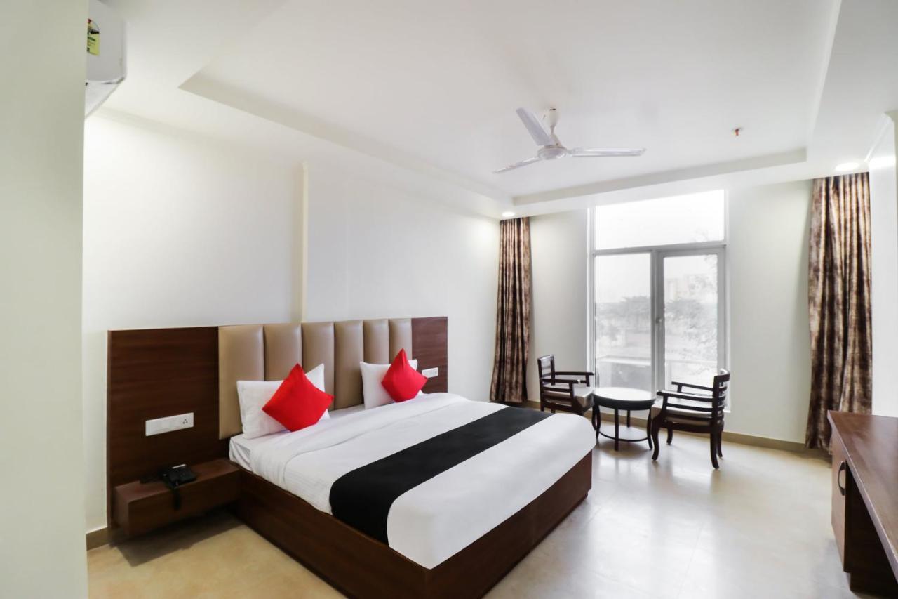 Hotel Grand 81 Faridábád Kültér fotó