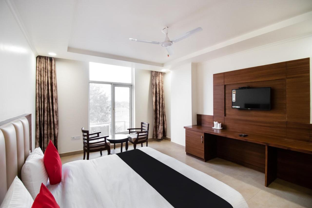 Hotel Grand 81 Faridábád Kültér fotó