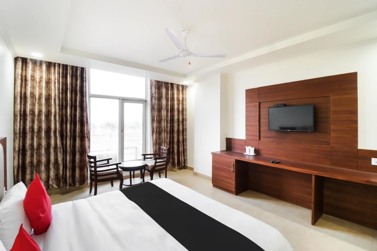 Hotel Grand 81 Faridábád Kültér fotó