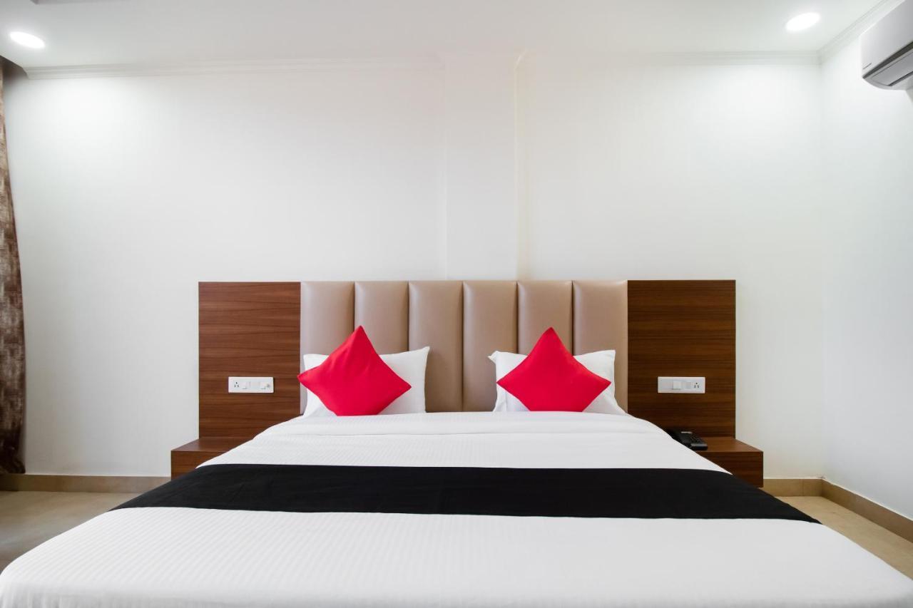 Hotel Grand 81 Faridábád Kültér fotó