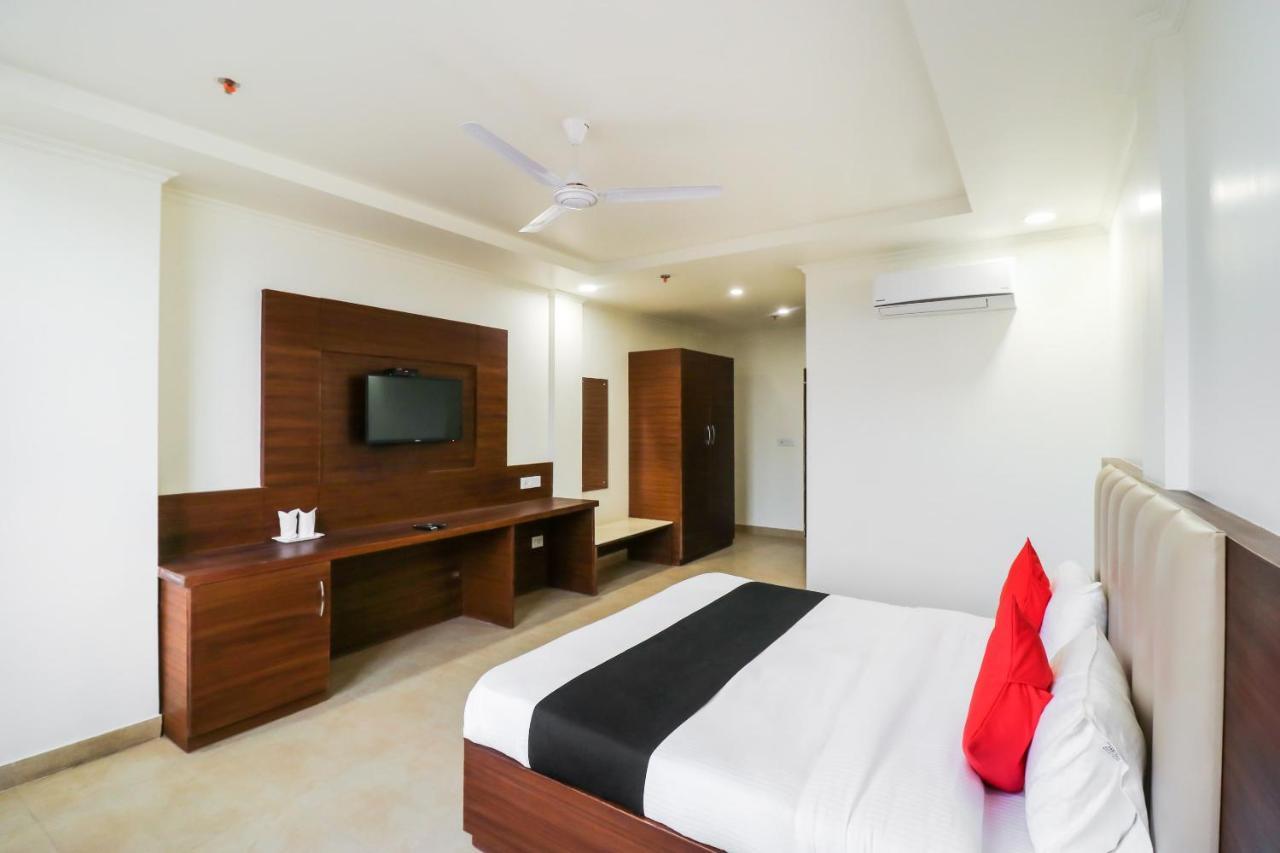 Hotel Grand 81 Faridábád Kültér fotó